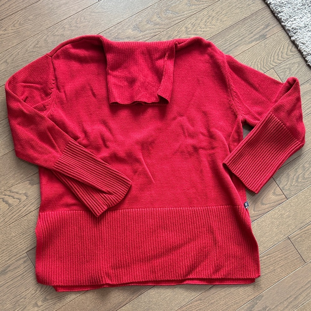 Red Women's Gap Sweater